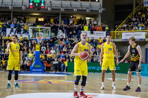 trojan opava|Herec Trojan prožil premiéru v basketbalové lize, k výhře Opavy。